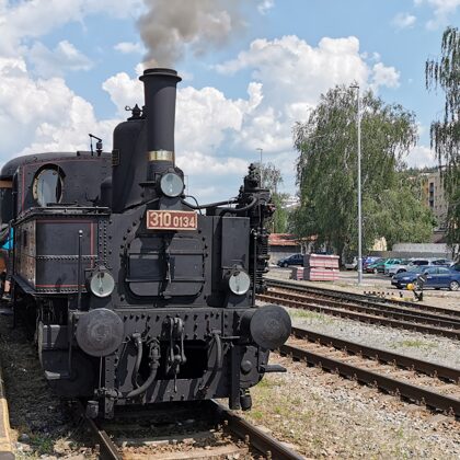 310 0134 před odjezdem ze stanice Náchod, ‎19.6.‎2019, 13:55