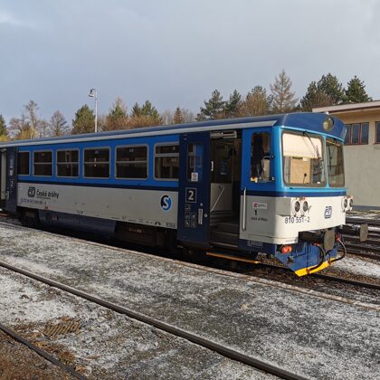 810 551 - 2 ve stanici Meziměstí, 7.4.2021, 7:39