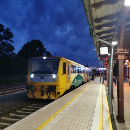 Os 5121 ---> Letohrad, ve stanici Nové Město nad Metují, 30.7.2021, 4:46