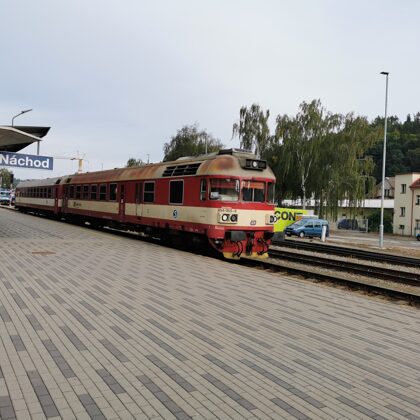 Sp 1881 ---> Choceň v čele s 854 005-6 MARTINKA ve stanici Náchod, 23.09.2021, 16:03