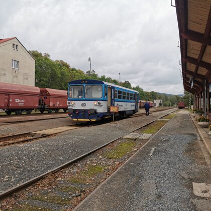 810 228 - 7 ve stanici Malé Svatoňovice, 1.9.2020, 7:59