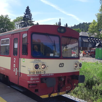 810 665 - 0 Eliška přijíždí do zastávky Velké Poříčí, 30.05.2019, 13:55