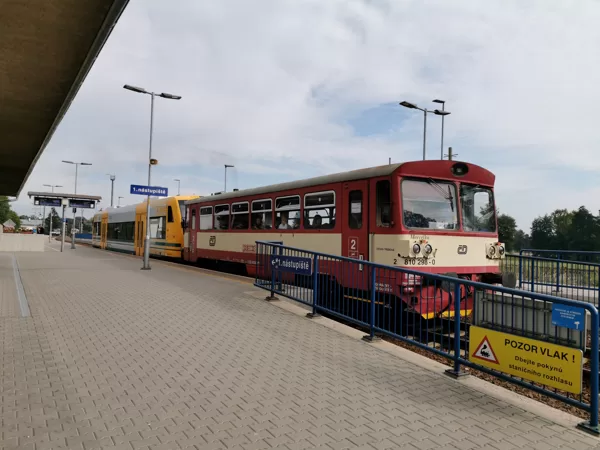810 298 - 0 Marcelka v čele a 841 073-0 Bělá, stanice Častolovice ‎24.9.2019, 14:47