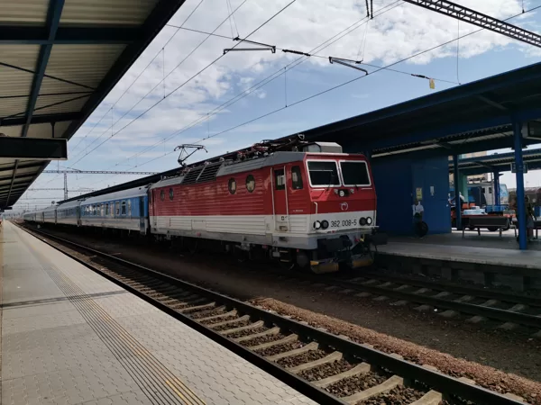 362 008-5 ve stanici Břeclav, 10.8.2019, 10:57
