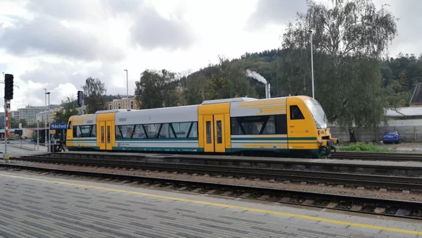 841 073-0 Bělá ve stanici Náchod, 9.10.2019, 11:08
