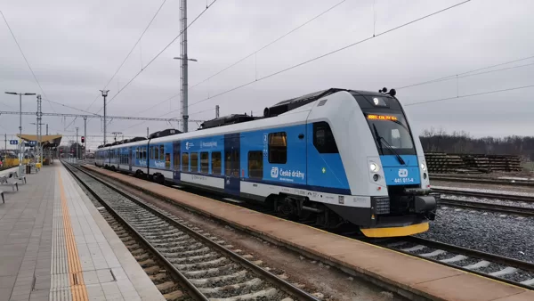 441 011-4 ve stanici Jaroměř, 6.2.2020, 7:46