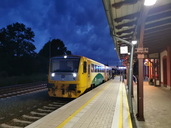 Os 5121 ---> Letohrad, ve stanici Nové Město nad Metují, 30.7.2021, 4:46