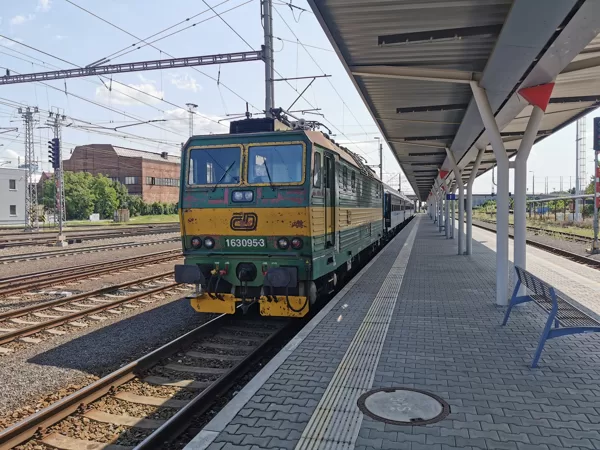163 095-3 odpočívá mezi výkony ve stanici Olomouc hl.n., 21.08.2021, 13:25