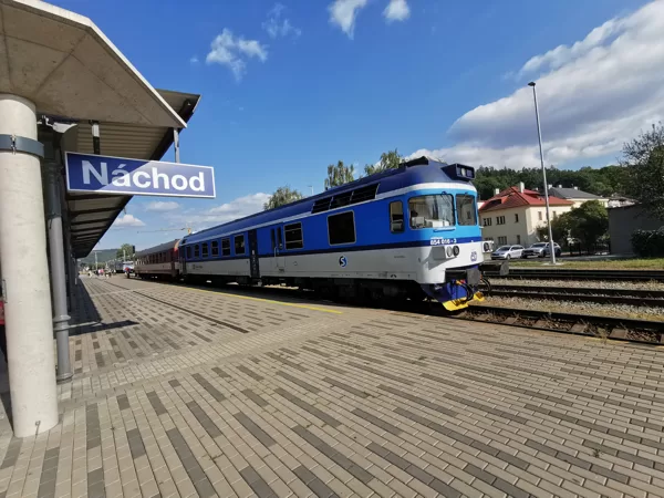 Sp 1881 ---> Choceň v čele s 854 014-8 ALENKA ve stanici Náchod, 30.08.2021, 15:58