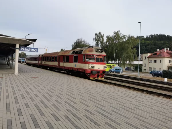 Sp 1881 ---> Choceň v čele s 854 005-6 MARTINKA ve stanici Náchod, 23.09.2021, 16:03