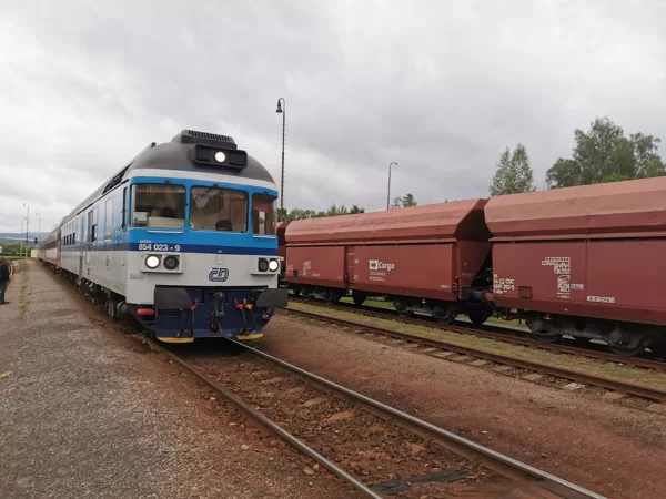 854 023 - 9 LUCKA přijíždí do stanice Malé Svatoňovice, 1.9.2020, 8:02
