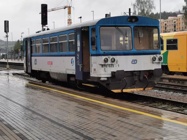 810 622 - 1 ve stanici Náchod, 1.9.2020, 12:29