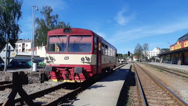 810 665 - 0 Eliška ve stanici Náchod, 30.5.2019, 9:34